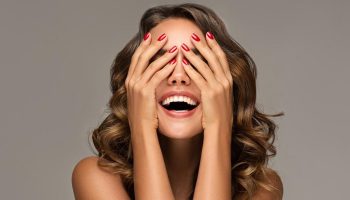 Seven Foods and Drinks That Help Whiten Teeth and Improve Oral Health